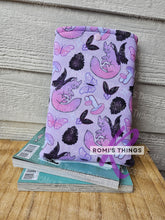 Load image into Gallery viewer, Fae cat - Book sleeve