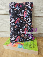 Load image into Gallery viewer, Pumpkin Royalty - Small Book sleeve