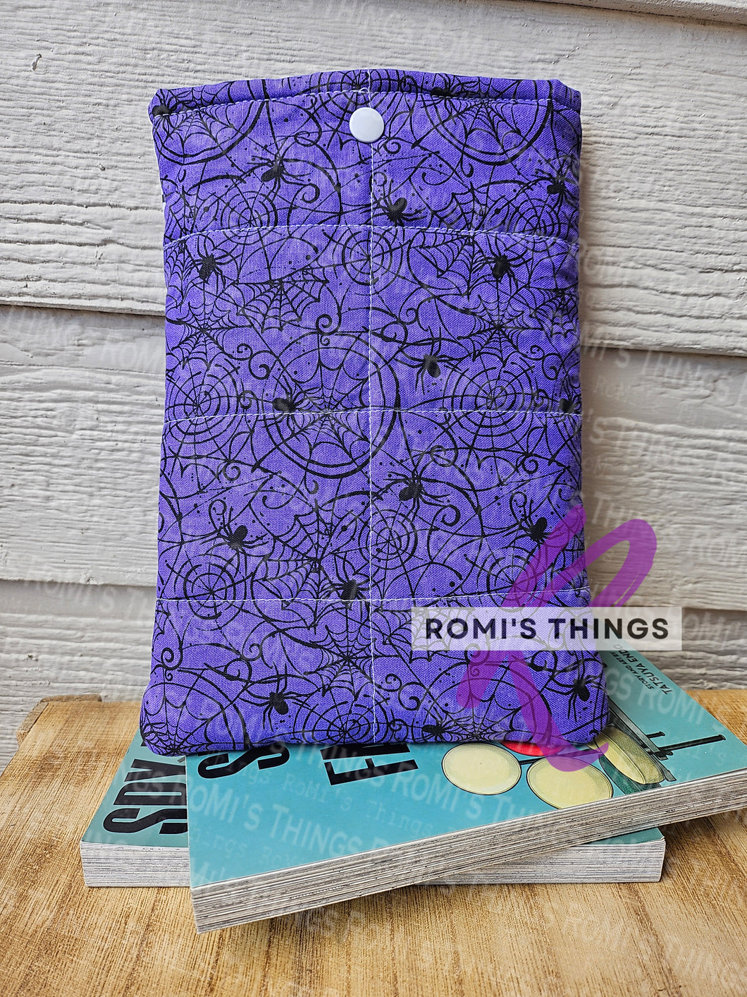 Purple spiders - QUILTED Book sleeve