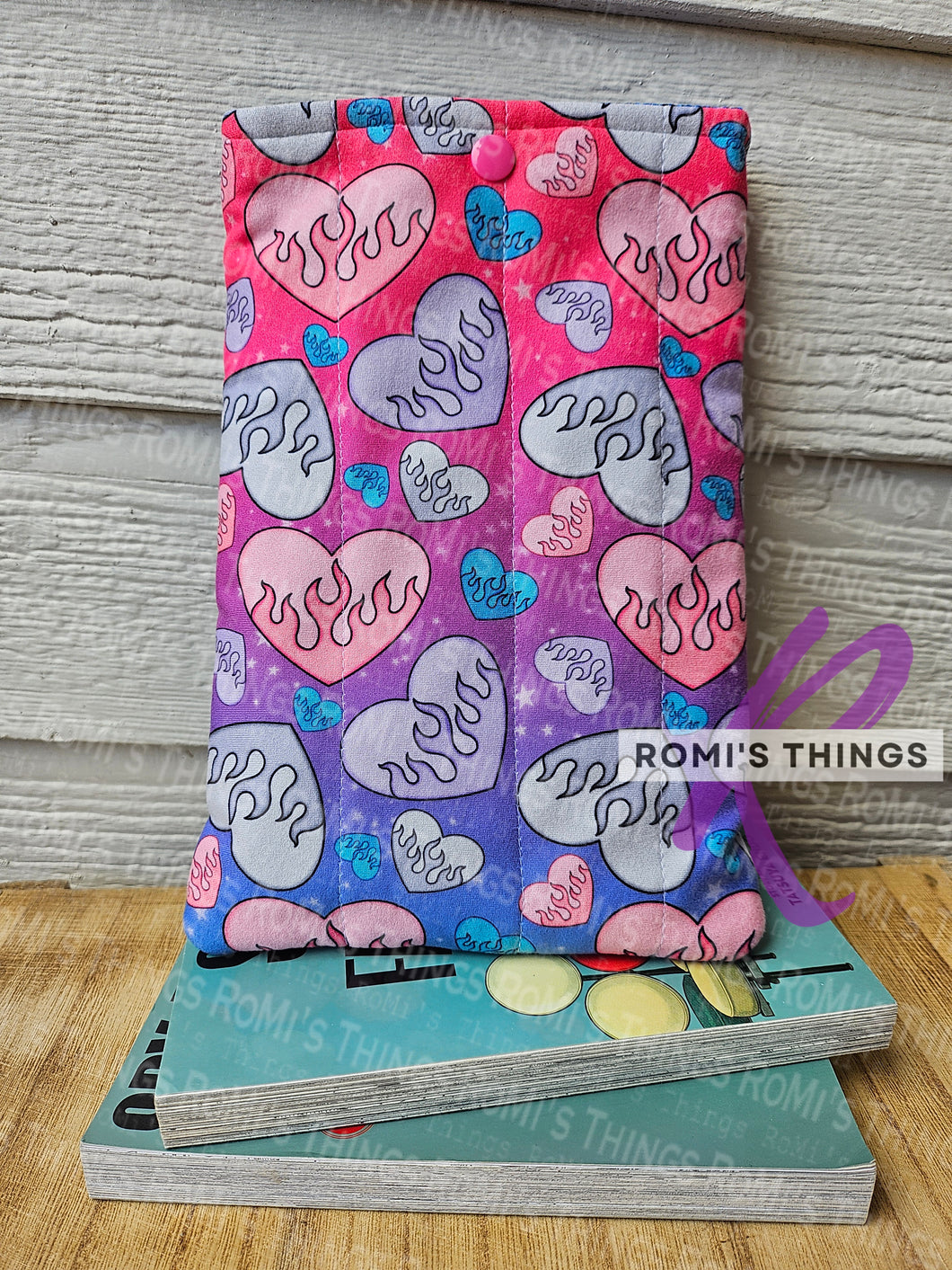 Blazing Hearts- QUILTED Book sleeve