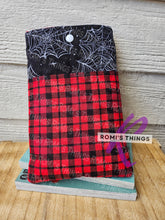 Load image into Gallery viewer, Back webs - QUILTED Book sleeve
