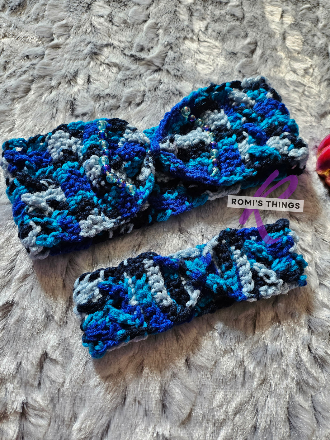 dark blue bow