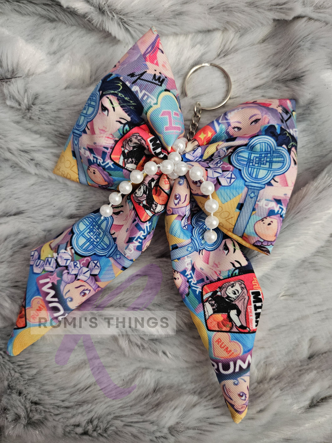 Pop Hunters - puff bow keychain