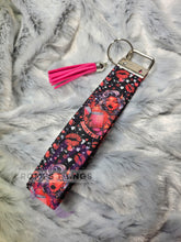 Load image into Gallery viewer, Romantasy club - Strap keychain
