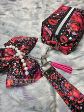 Load image into Gallery viewer, Romantasy club - Strap keychain
